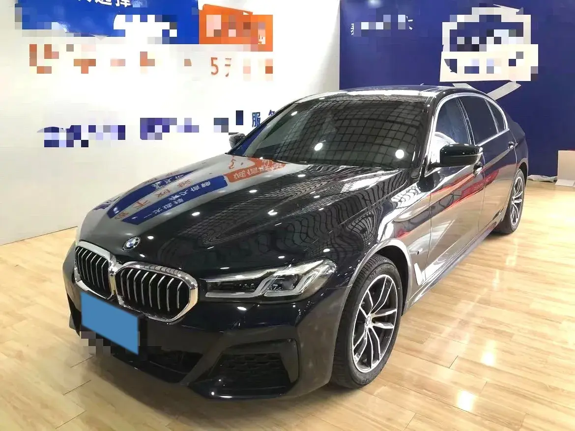 2021 BMW 5 view 1