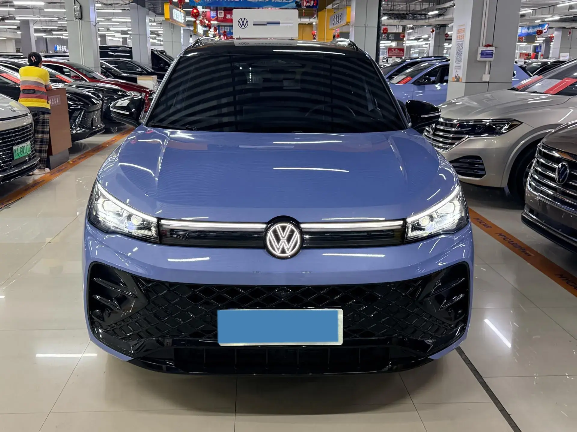 2024 VOLKSWAGEN TIGUAN thumbnail 2