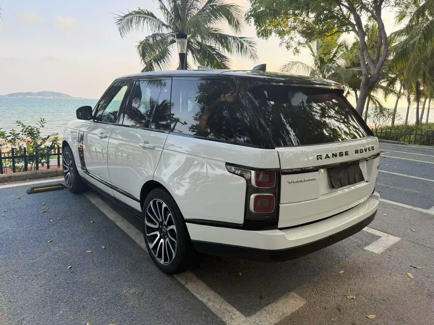 2018 LAND ROVER thumbnail 4