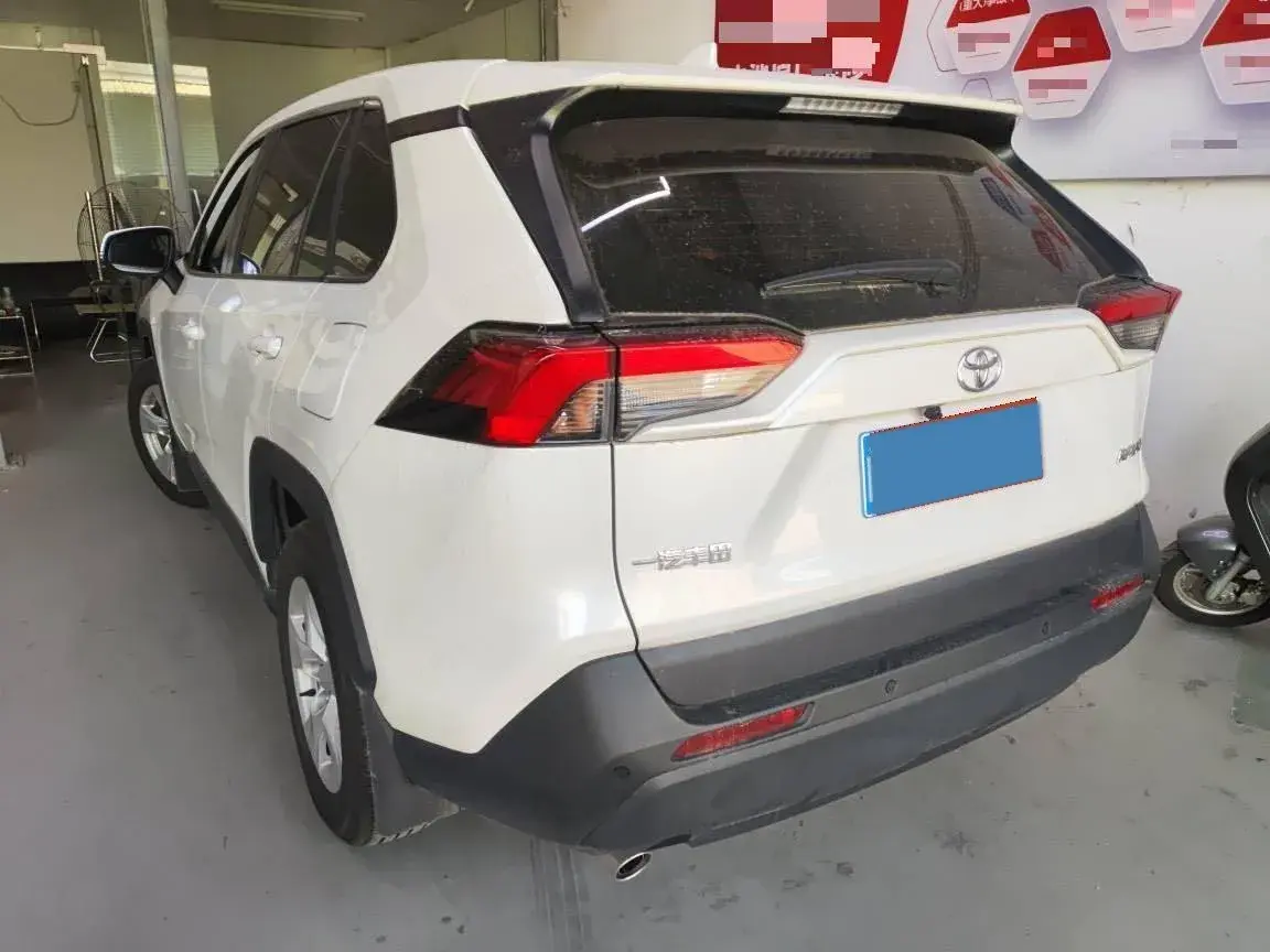 2024 TOYOTA RAV4 thumbnail 3