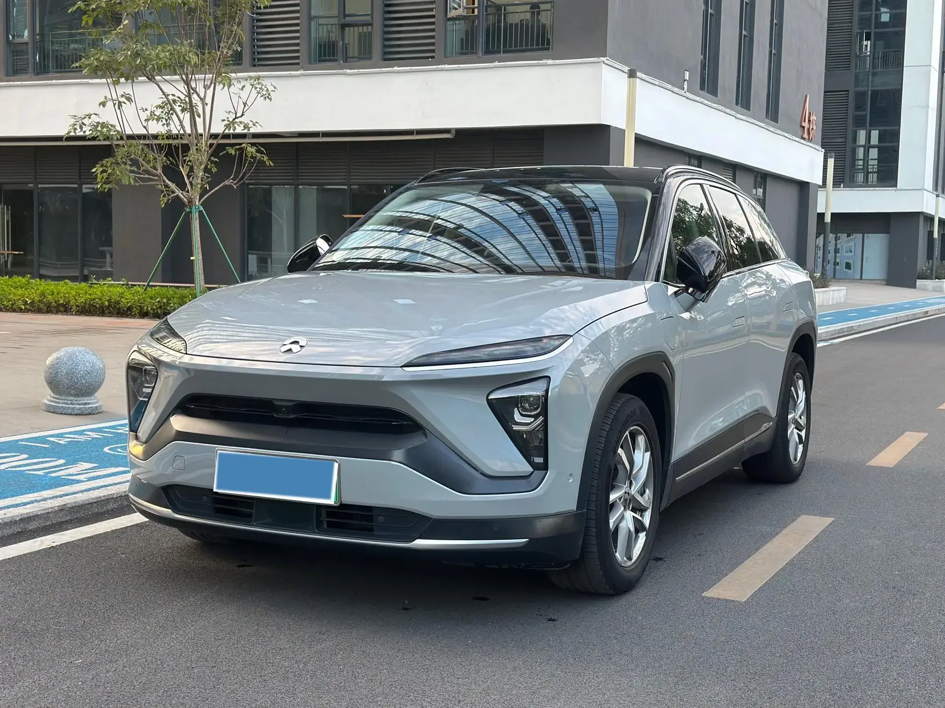 2020 NIO ES6 view 1