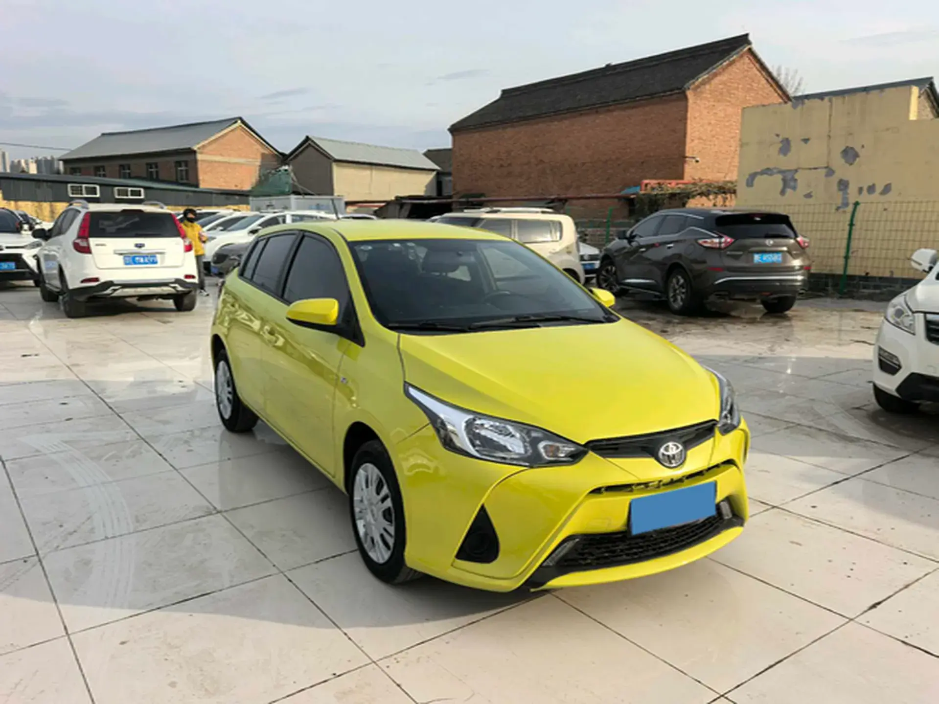 2017 TOYOTA YARIS thumbnail 2