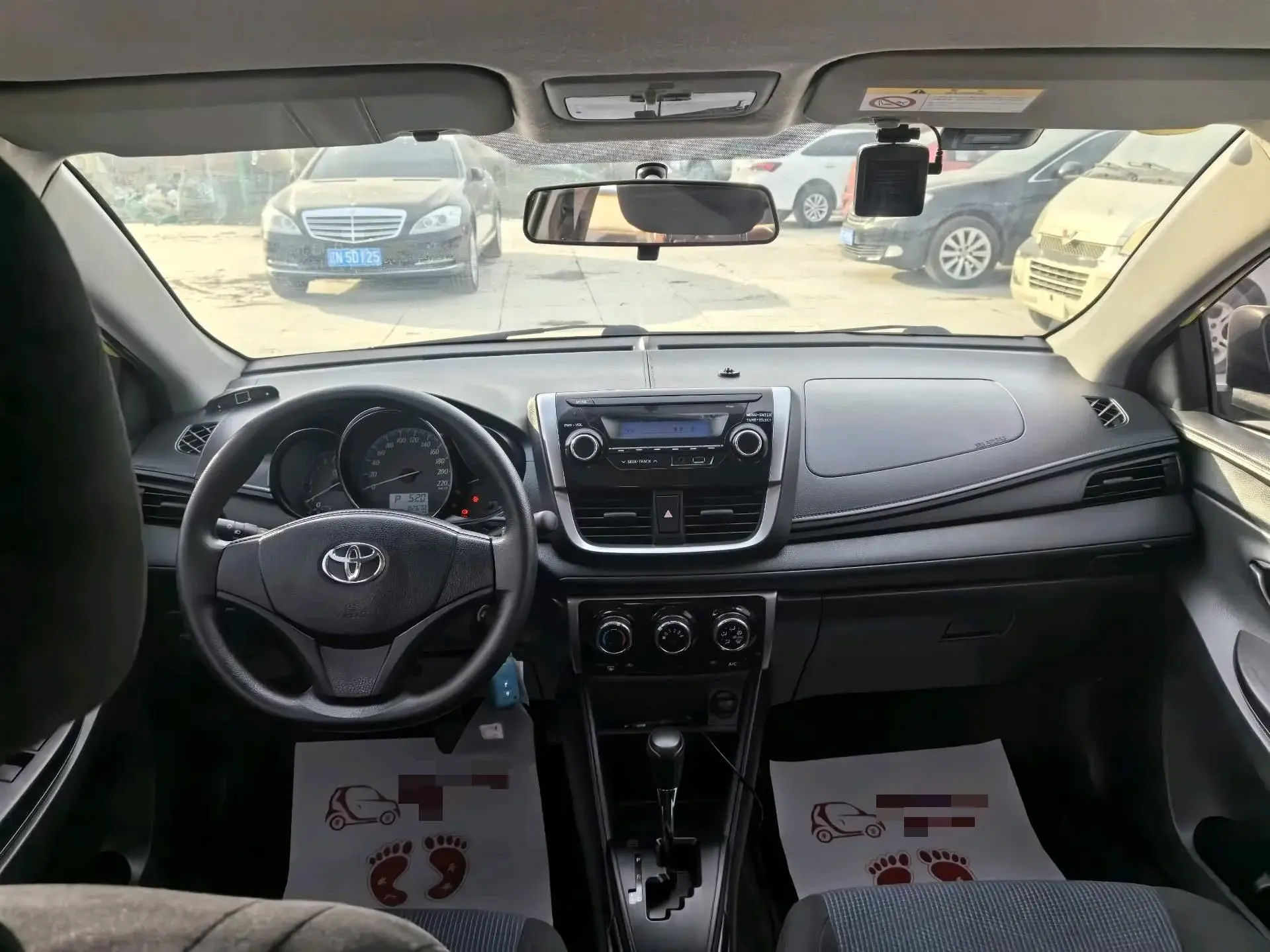 2017 TOYOTA YARIS thumbnail 4