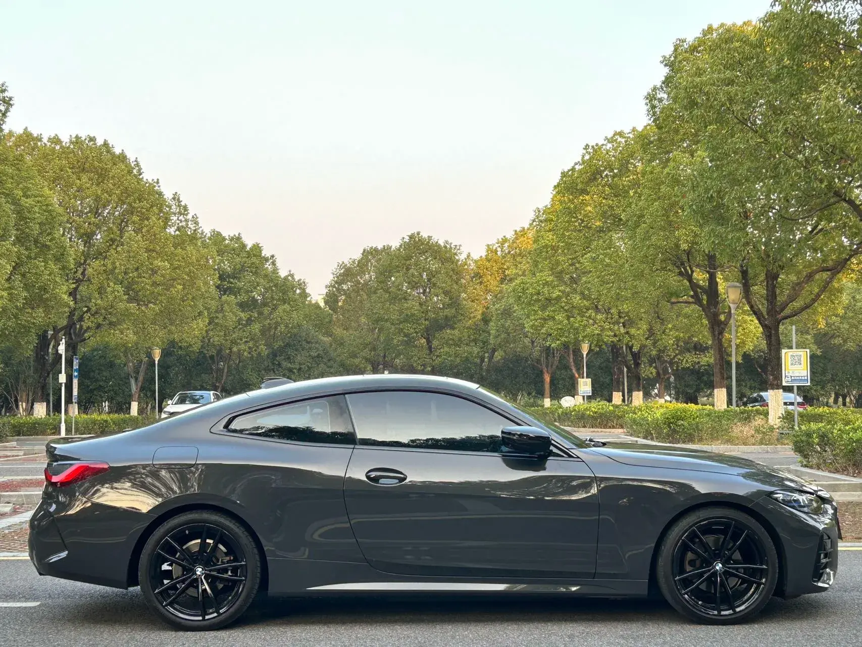 2022 BMW 4 thumbnail 2