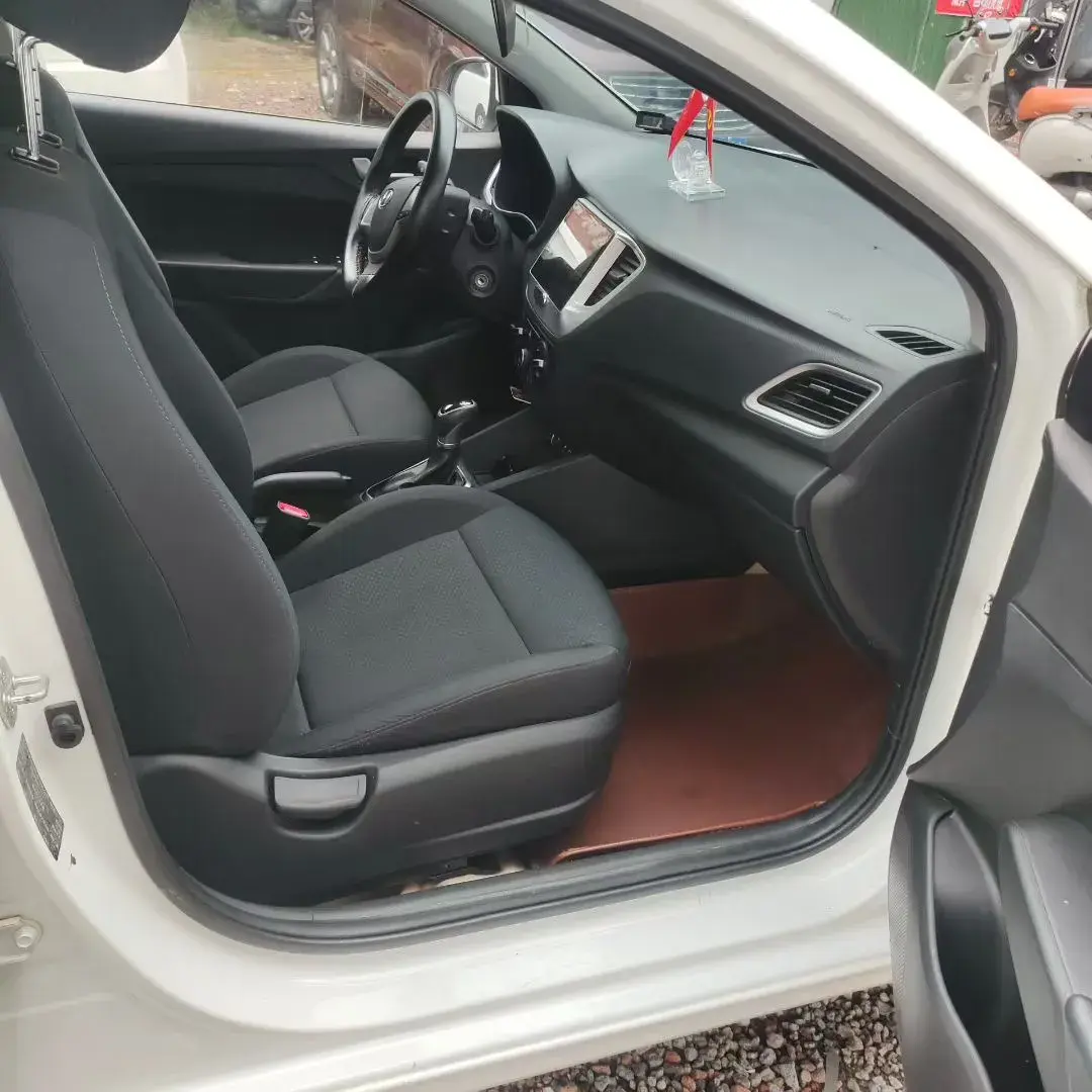 2016 HYUNDAI VERNA thumbnail 3