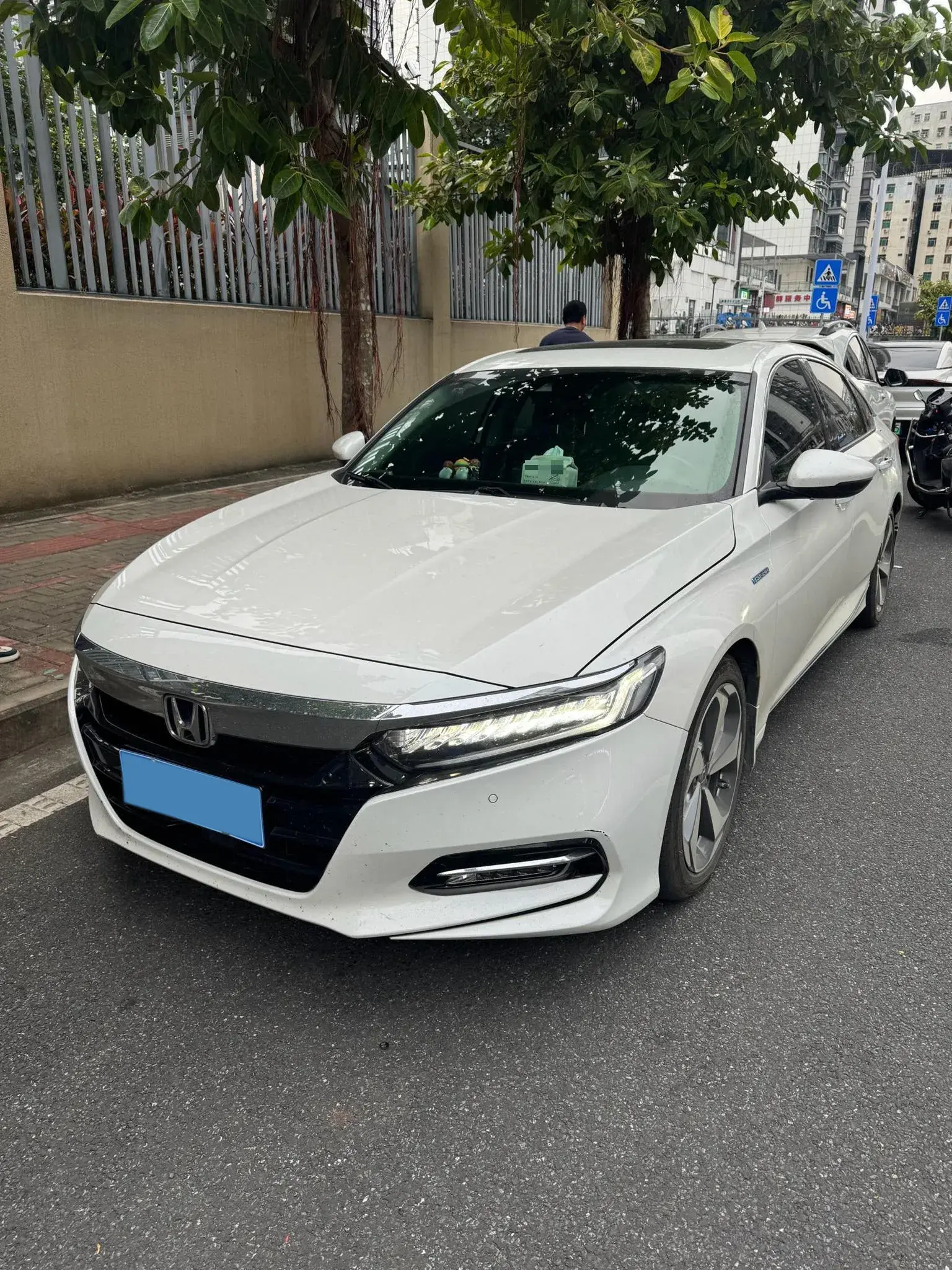 2018 HONDA ACCORD view 1