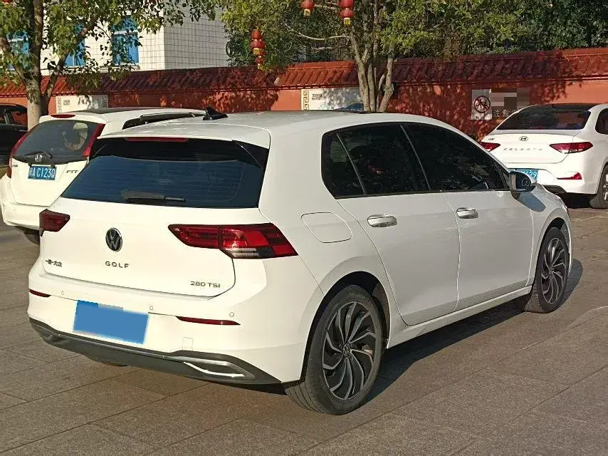 2021 VOLKSWAGEN GOLF thumbnail 4