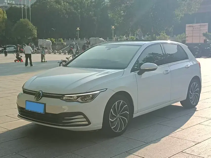 2021 VOLKSWAGEN GOLF view 1
