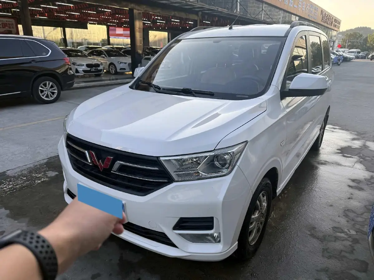 2019 WuLing HongGuang Plus 1.5T 147HP L4 6MT
