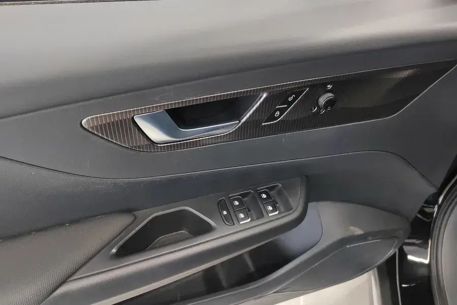 2022 HONGQI E-QM5 thumbnail 4