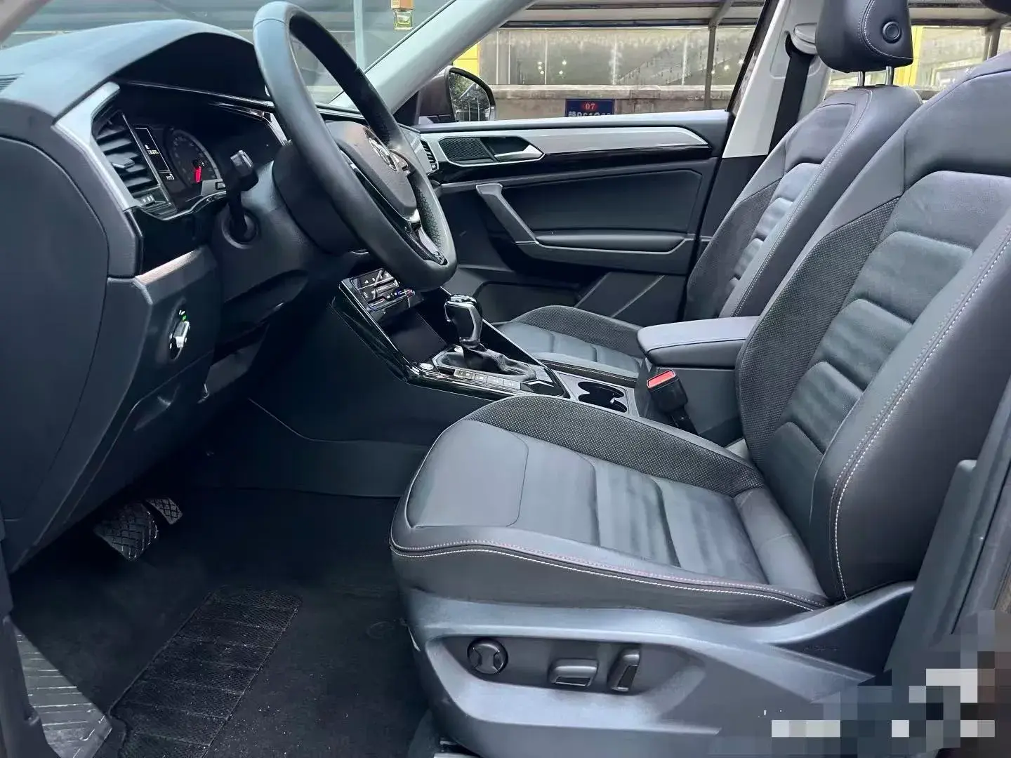 2019 VOLKSWAGEN TAYRON thumbnail 3