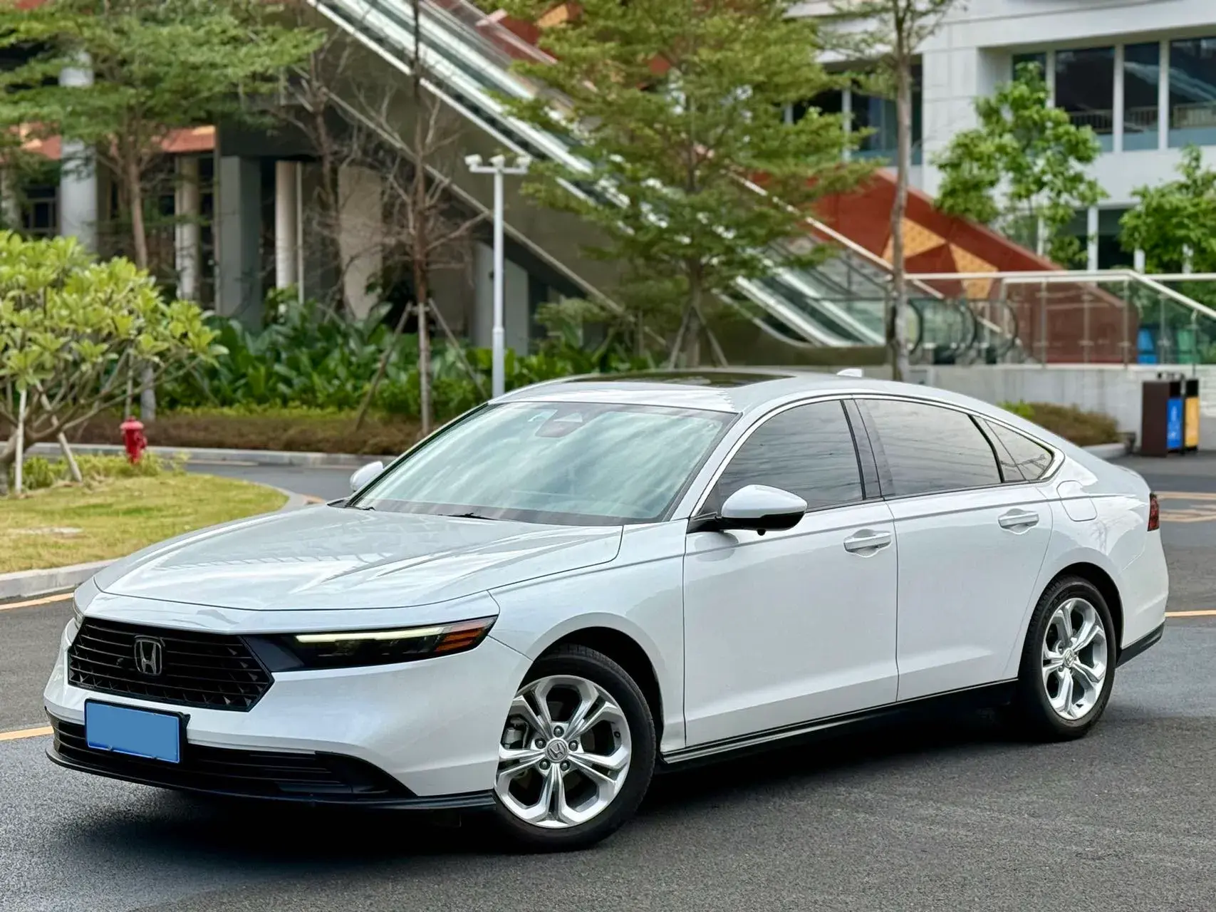 2023 HONDA ACCORD view 1