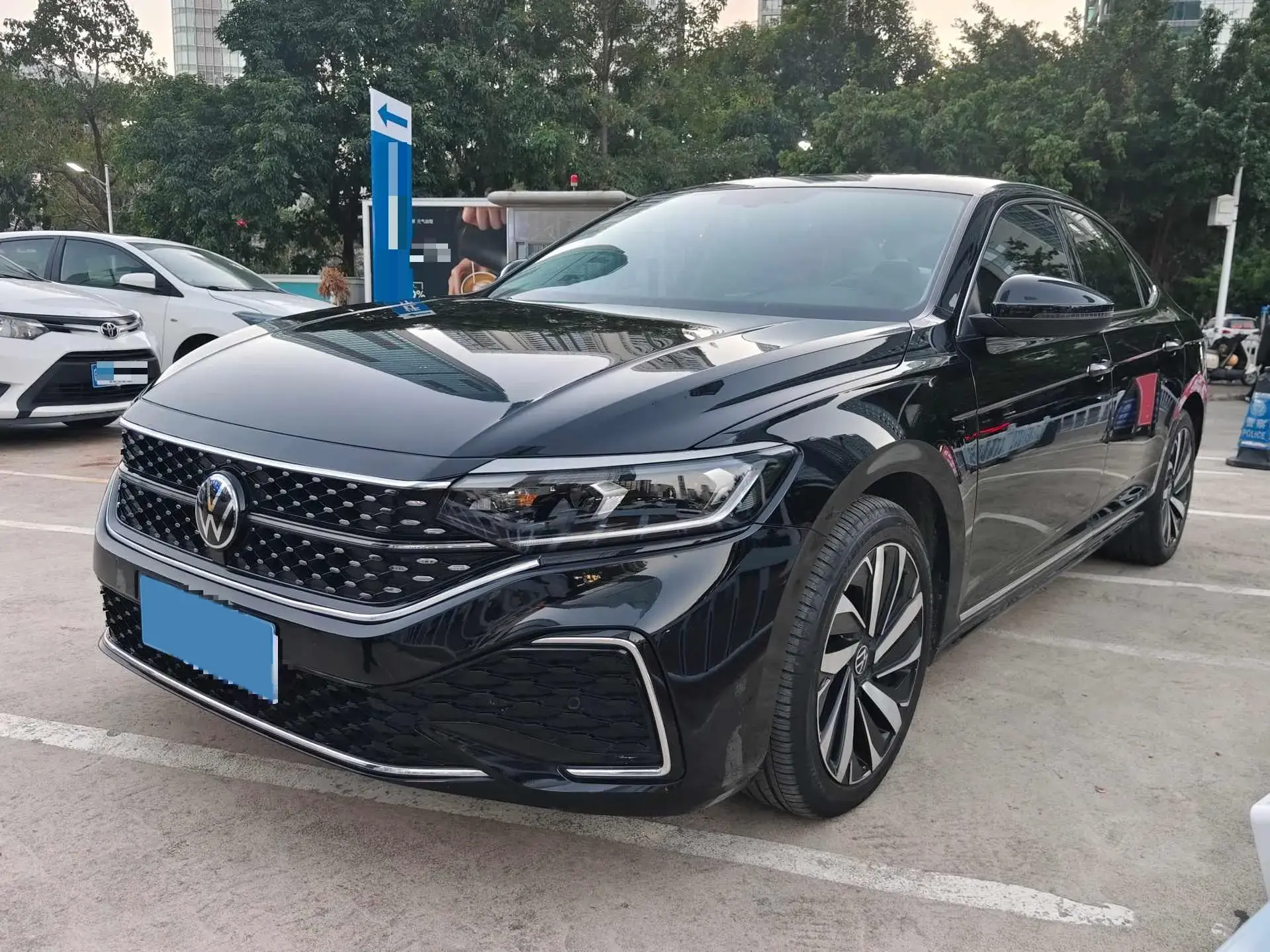 2022 VOLKSWAGEN PASSAT view 1
