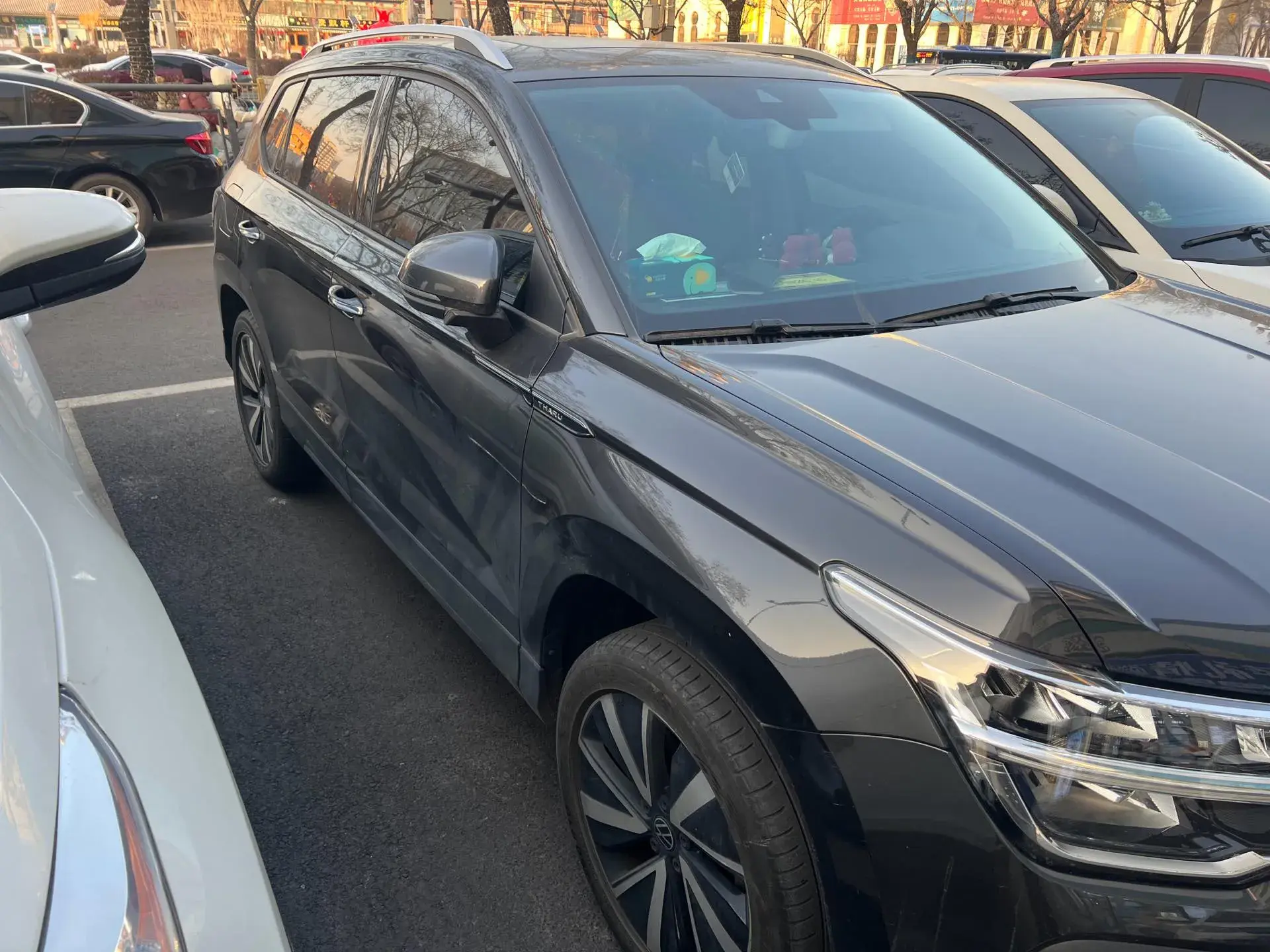 2023 VOLKSWAGEN THARU thumbnail 2