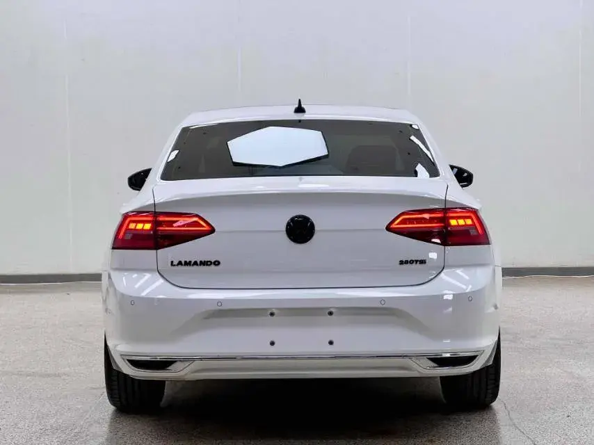 2021 VOLKSWAGEN LAMANDO thumbnail 4