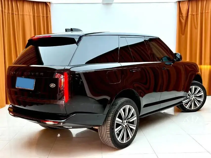 2023 LAND ROVER thumbnail 4