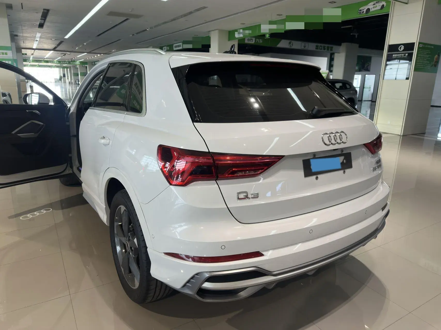 2022 AUDI Q3 thumbnail 3