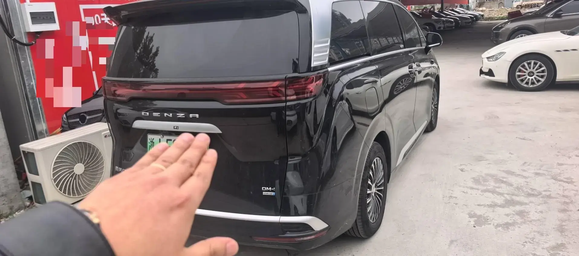 2025 DENZA D9 thumbnail 4