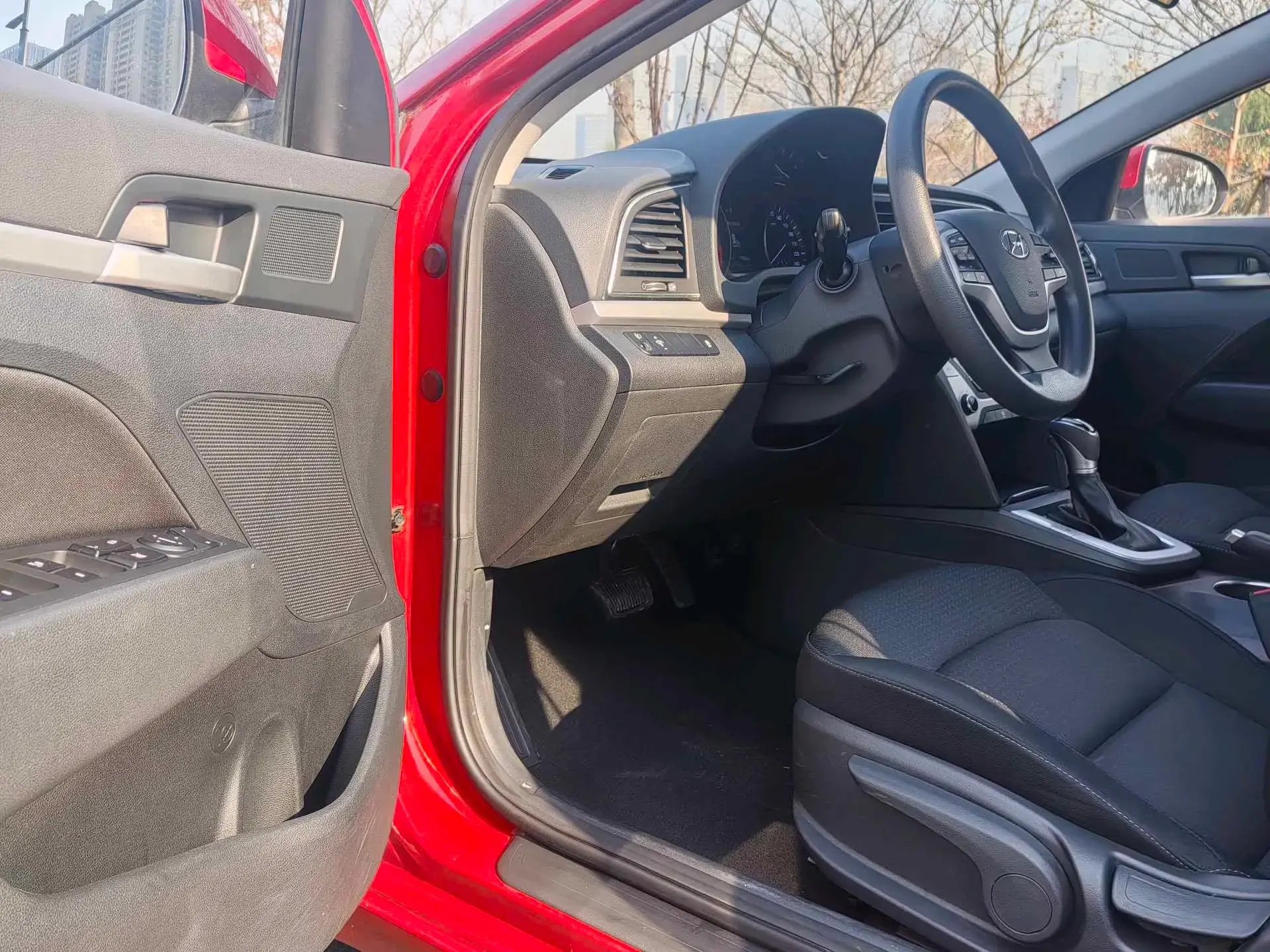 2016 HYUNDAI ELANTRA thumbnail 4