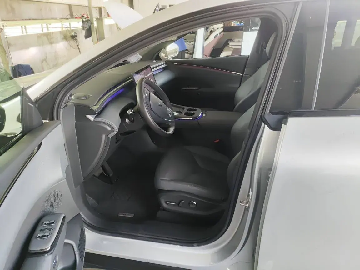 2025 XPENG G7 thumbnail 4