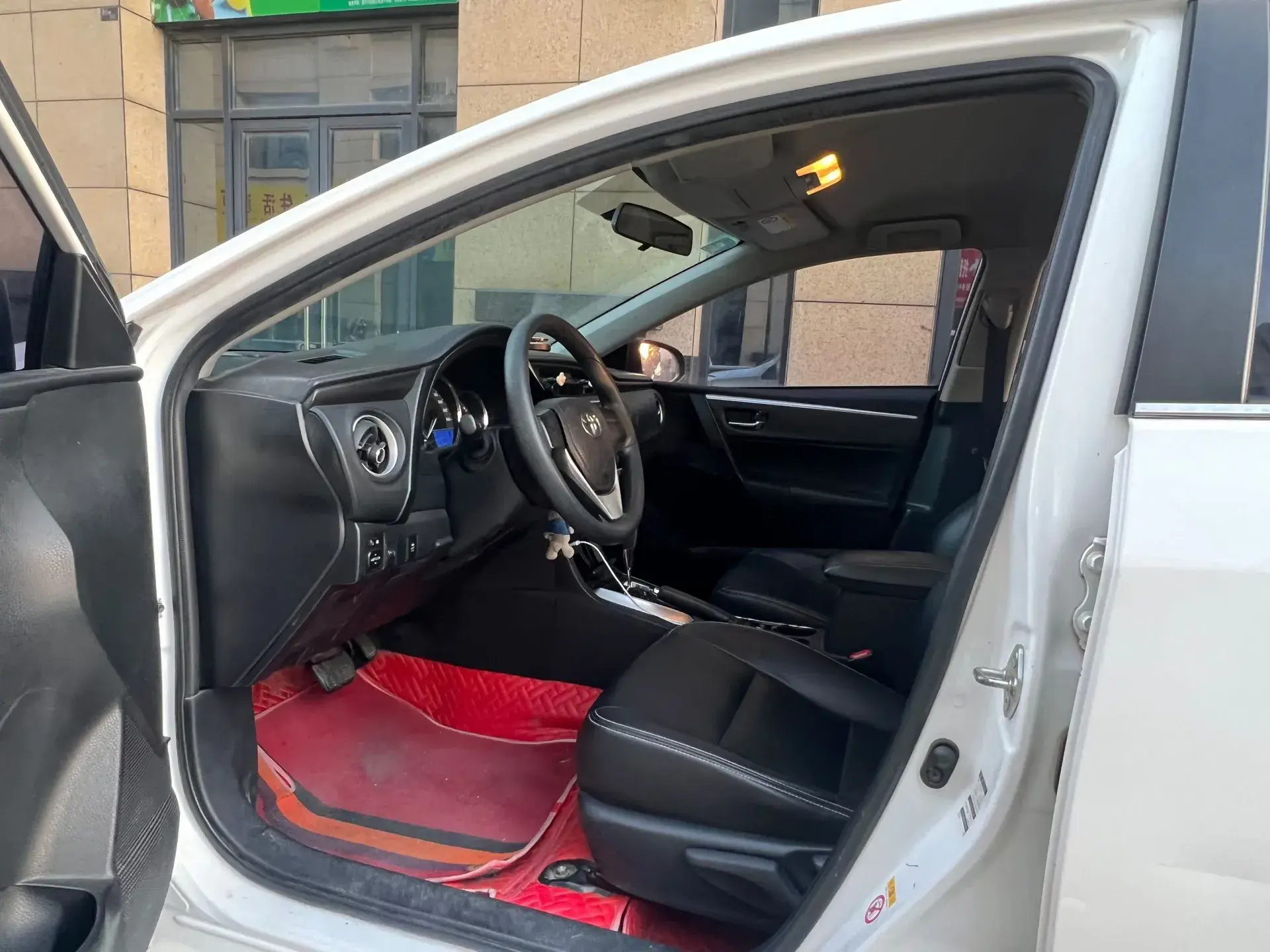 2018 TOYOTA COROLLA thumbnail 4