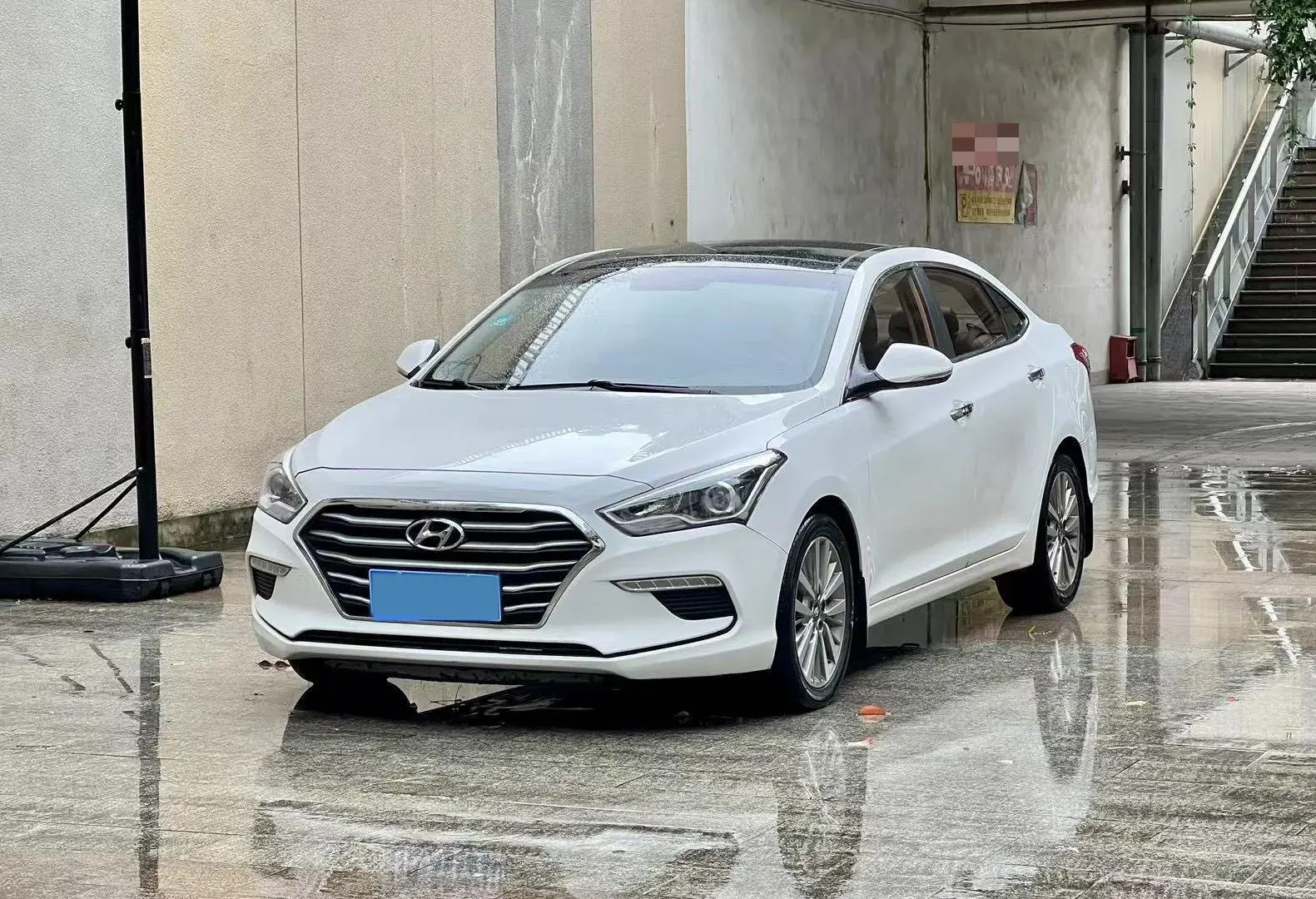 2017 HYUNDAI MISTRA view 1