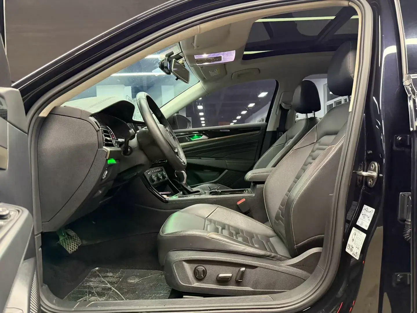 2019 VOLKSWAGEN PASSAT thumbnail 4