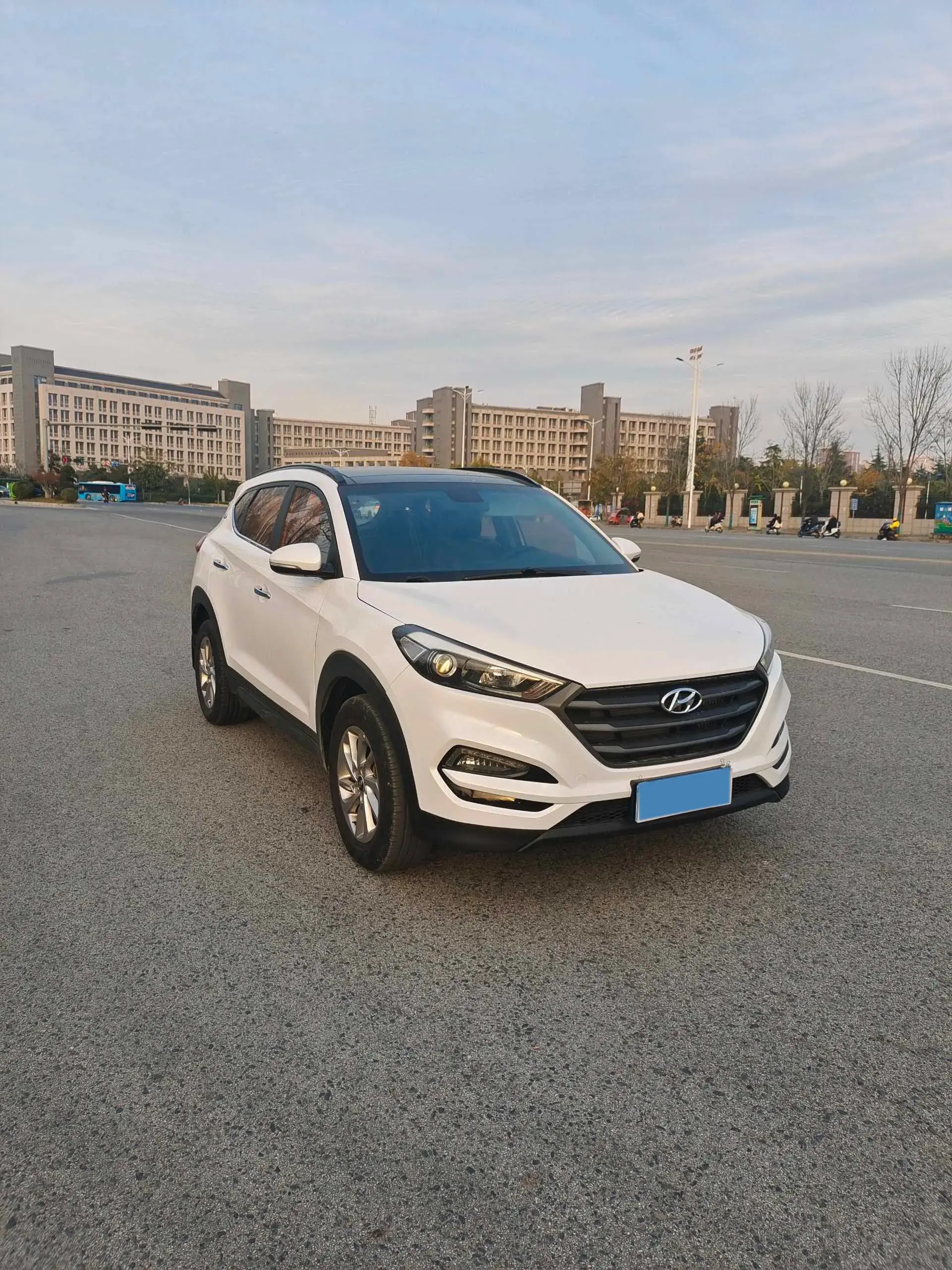 2018 HYUNDAI TUCSON thumbnail 2