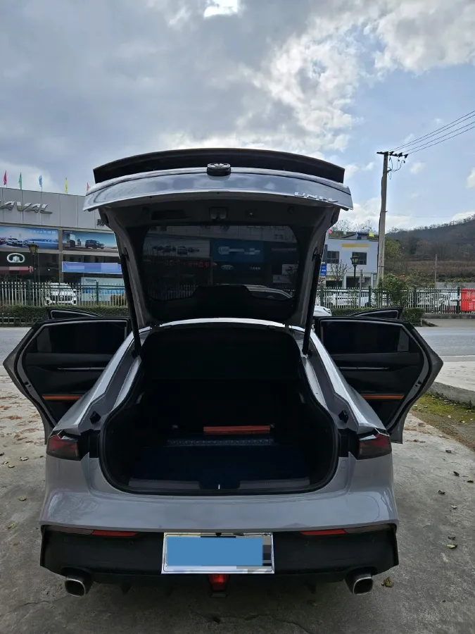 2022 ChangAn UNI-V 1.5T 188HP L4 7DCT,autocango,china used car exporter,china ev exporter,chinese used car exporter,chinese used ev exporter