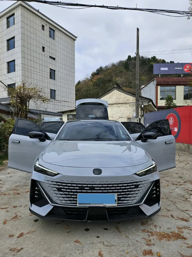 2022 ChangAn UNI-V 1.5T 188HP L4 7DCT,autocango,china used car exporter,china ev exporter,chinese used car exporter,chinese used ev exporter