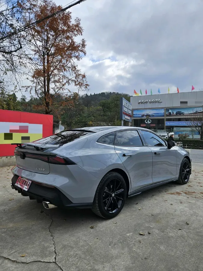 2022 ChangAn UNI-V 1.5T 188HP L4 7DCT,autocango,china used car exporter,china ev exporter,chinese used car exporter,chinese used ev exporter