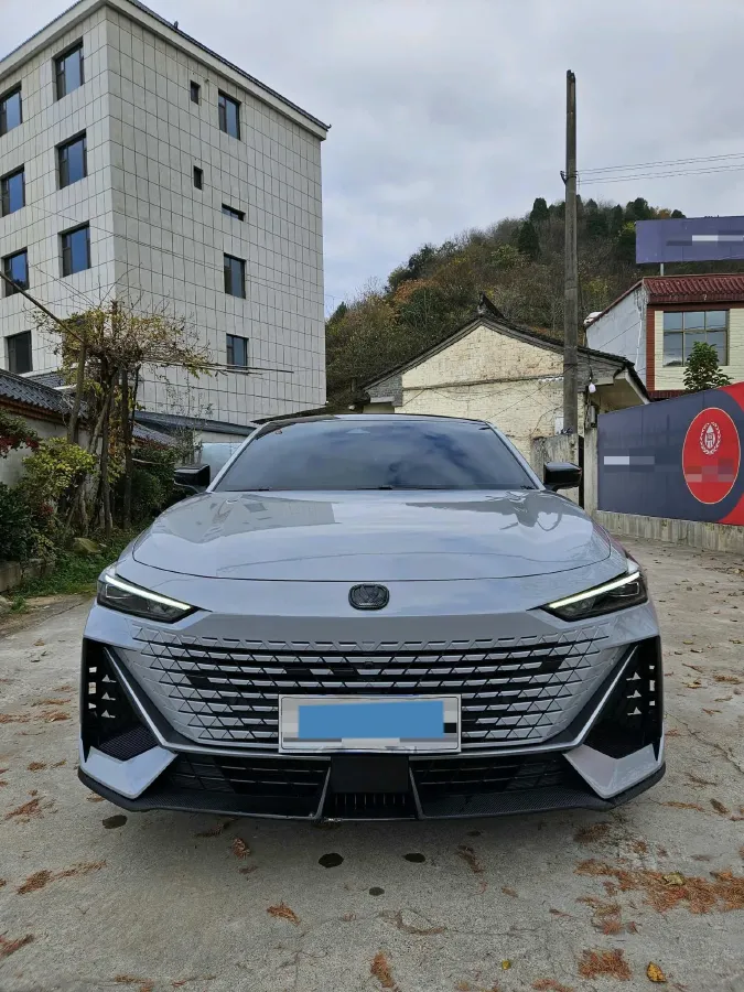 2022 ChangAn UNI-V 1.5T 188HP L4 7DCT,autocango,china used car exporter,china ev exporter,chinese used car exporter,chinese used ev exporter