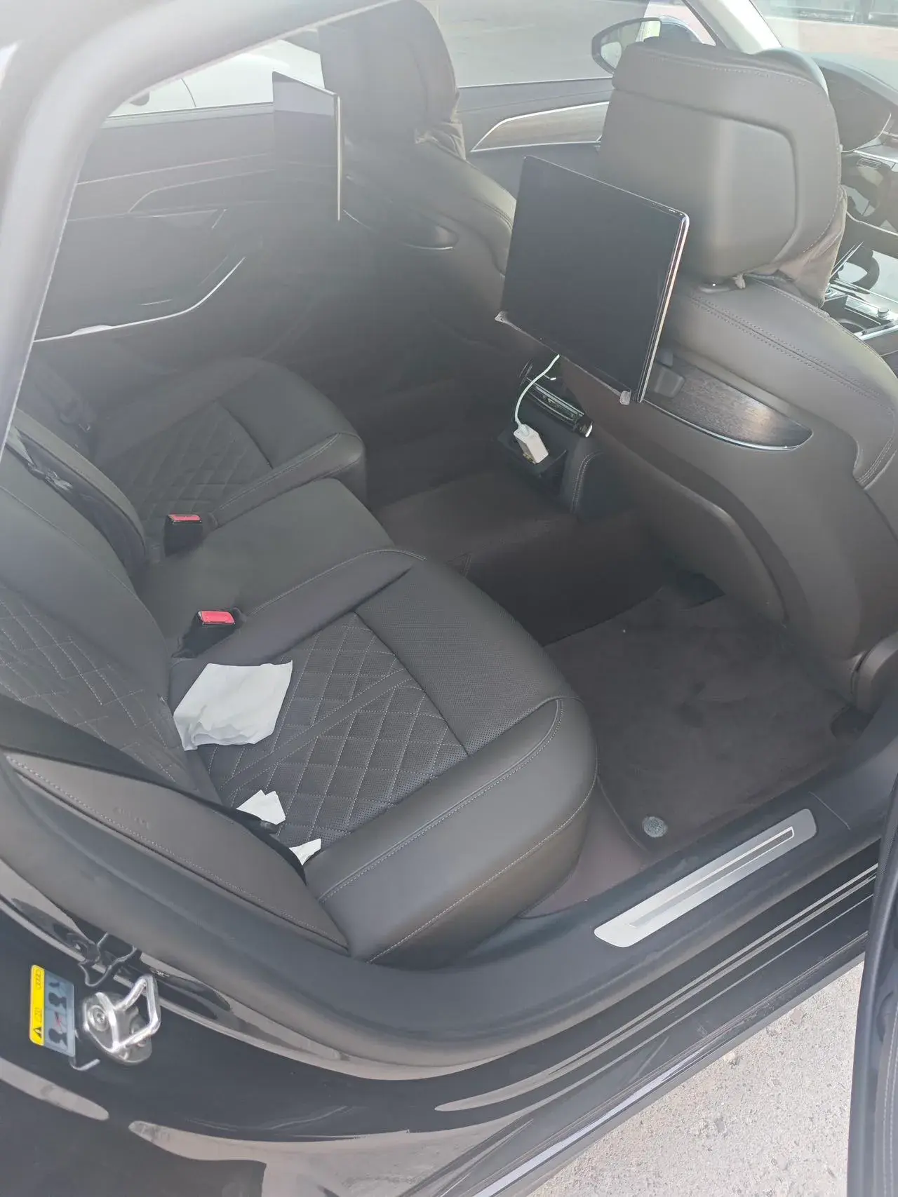 2025 AUDI A8 thumbnail 3