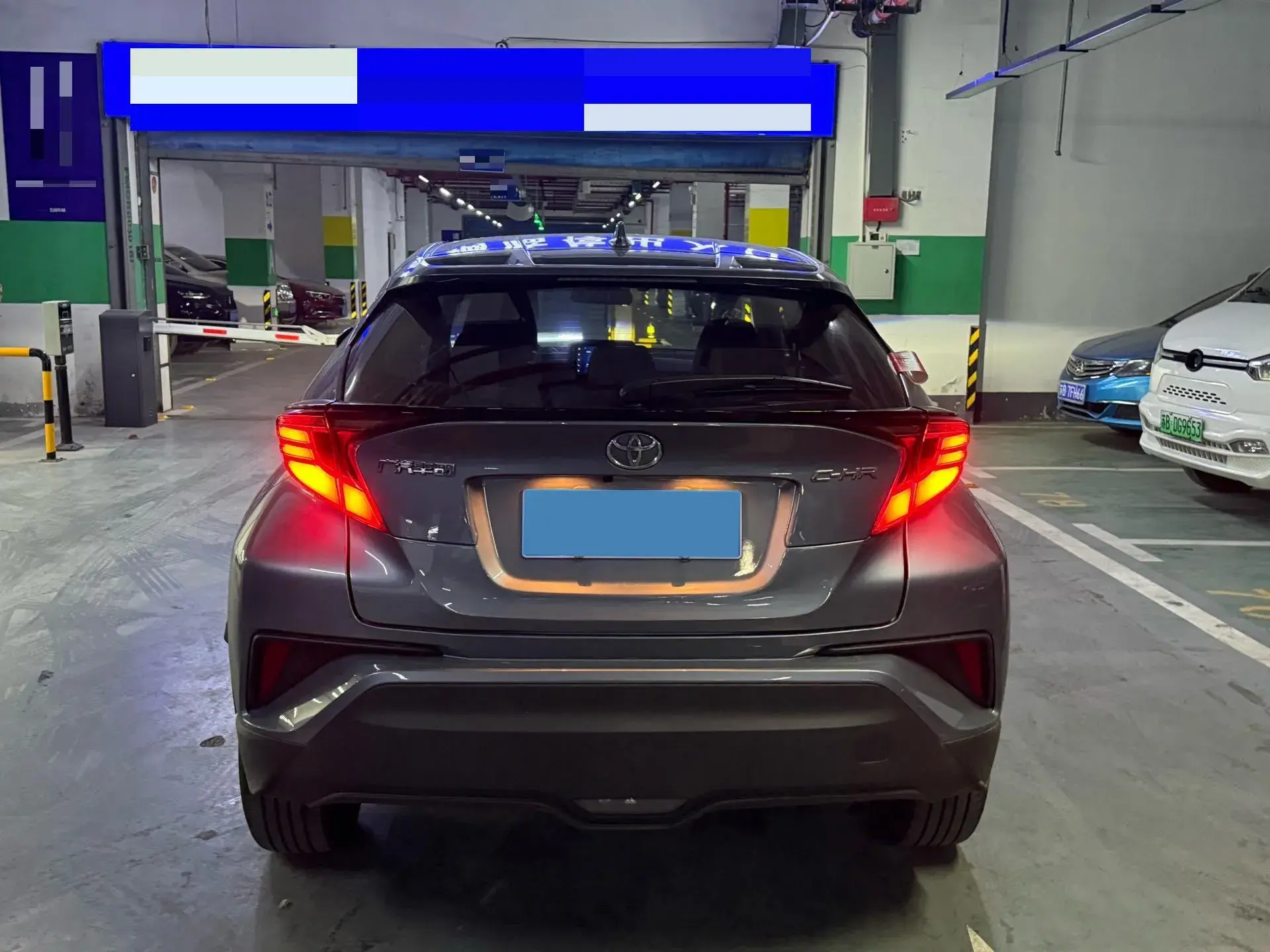 2022 TOYOTA C-HR thumbnail 4