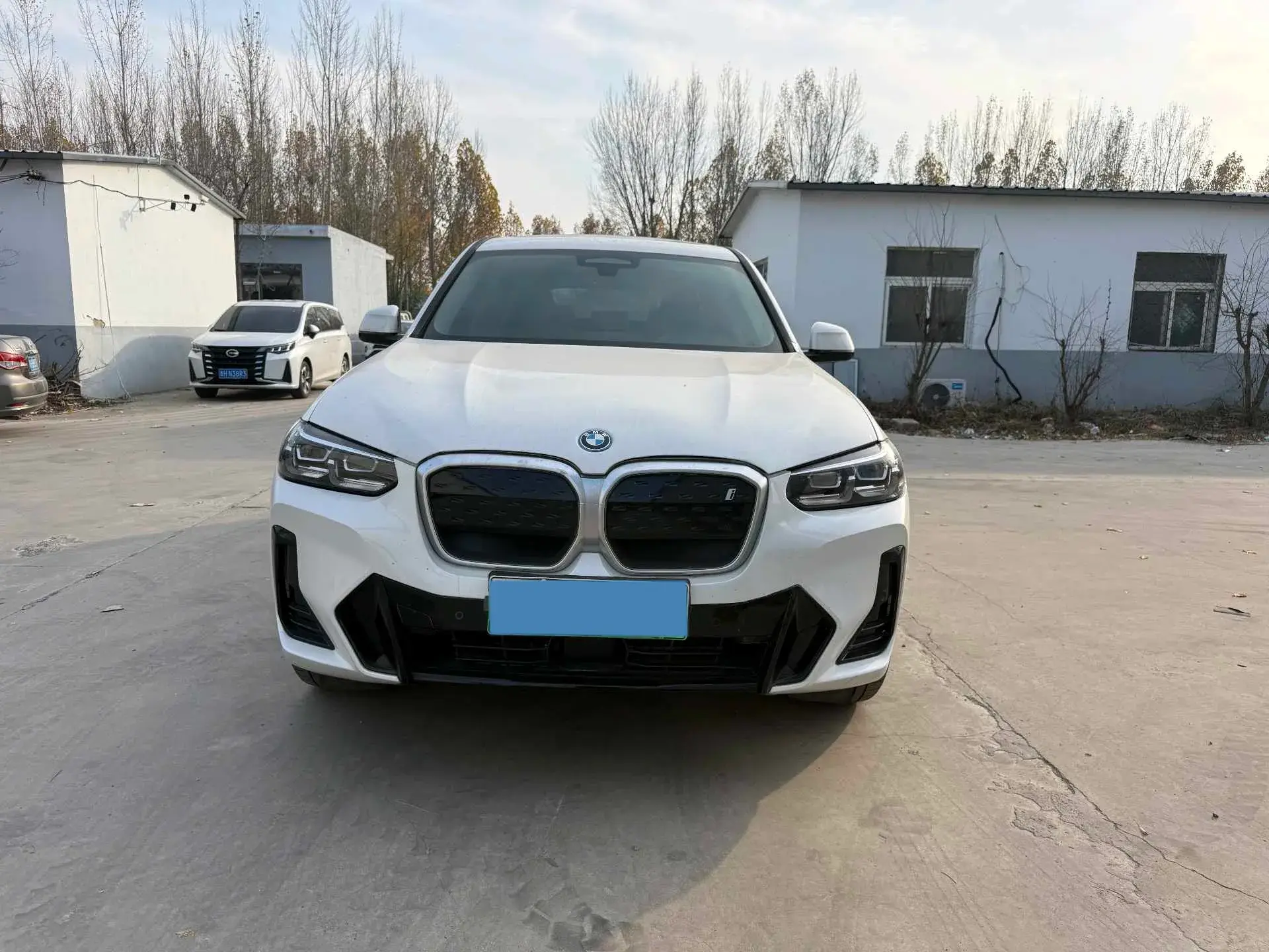2024 BMW IX3 thumbnail 2
