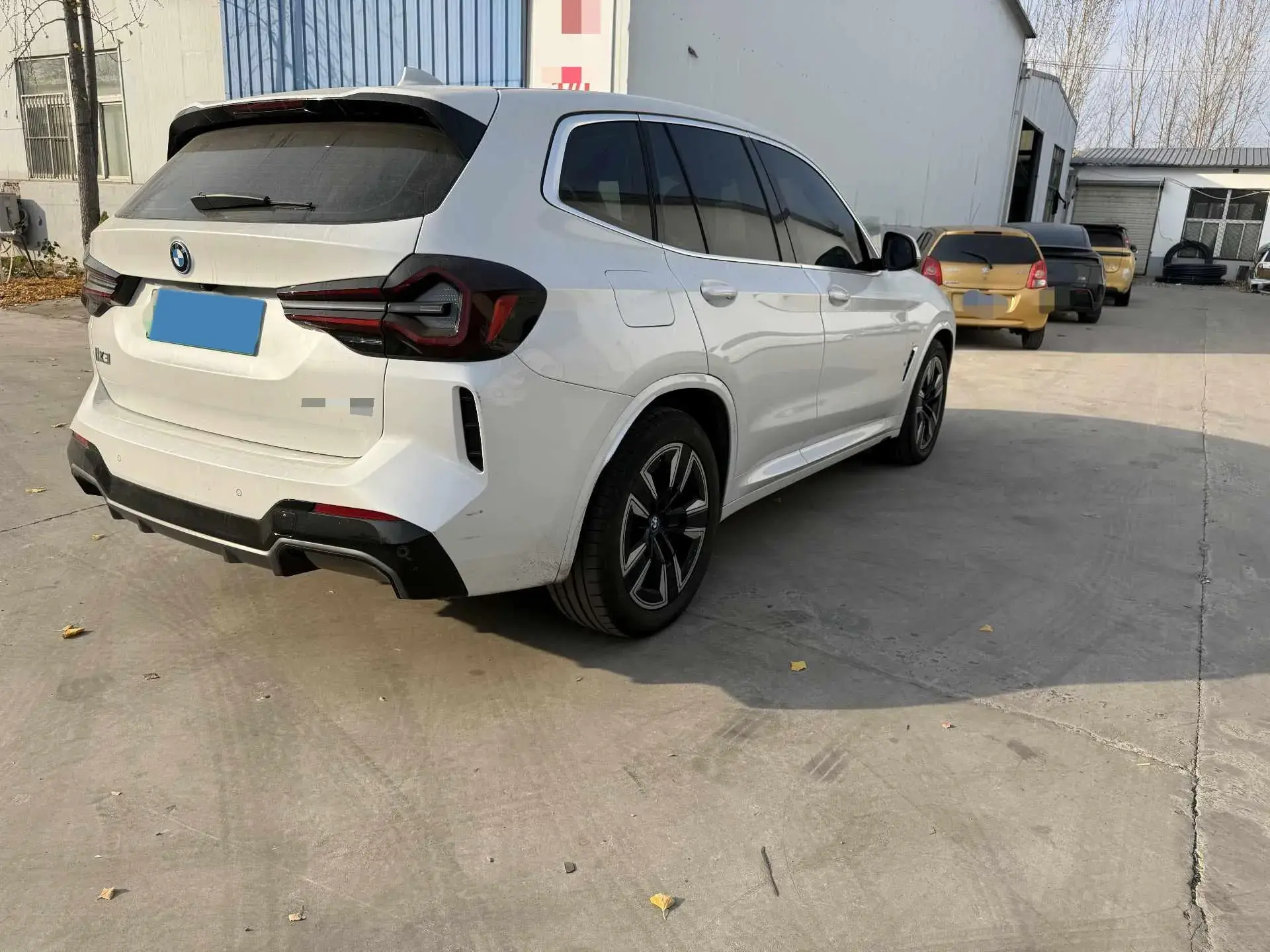 2024 BMW IX3 thumbnail 3