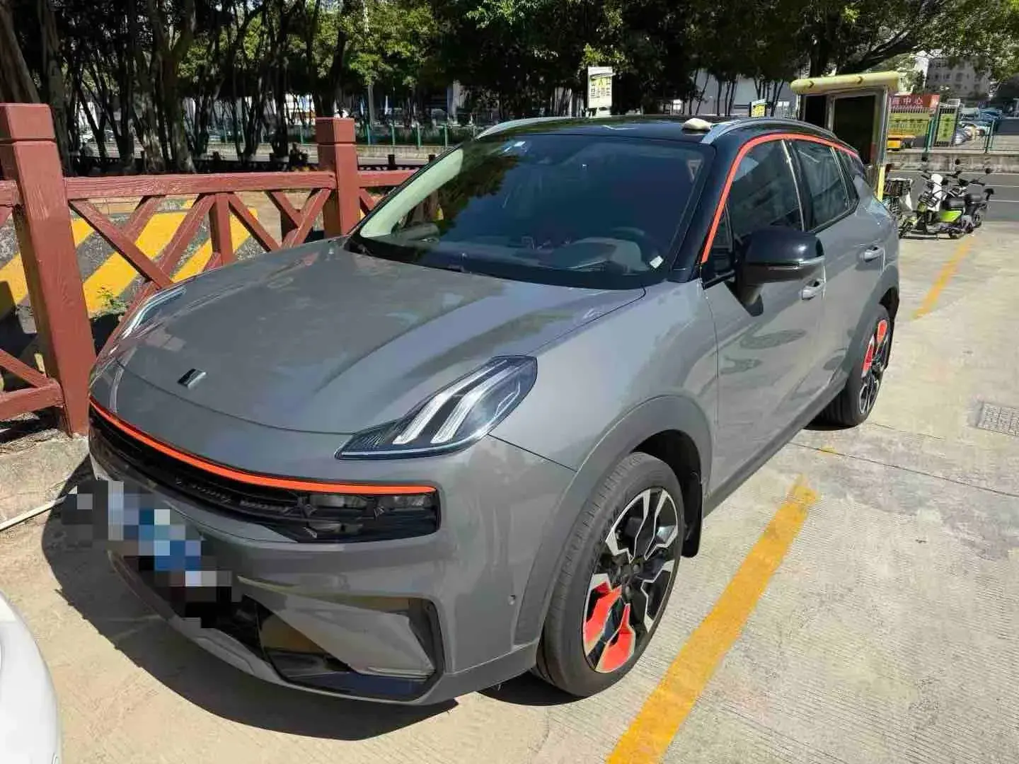 2020 LYNK&CO 06 view 1