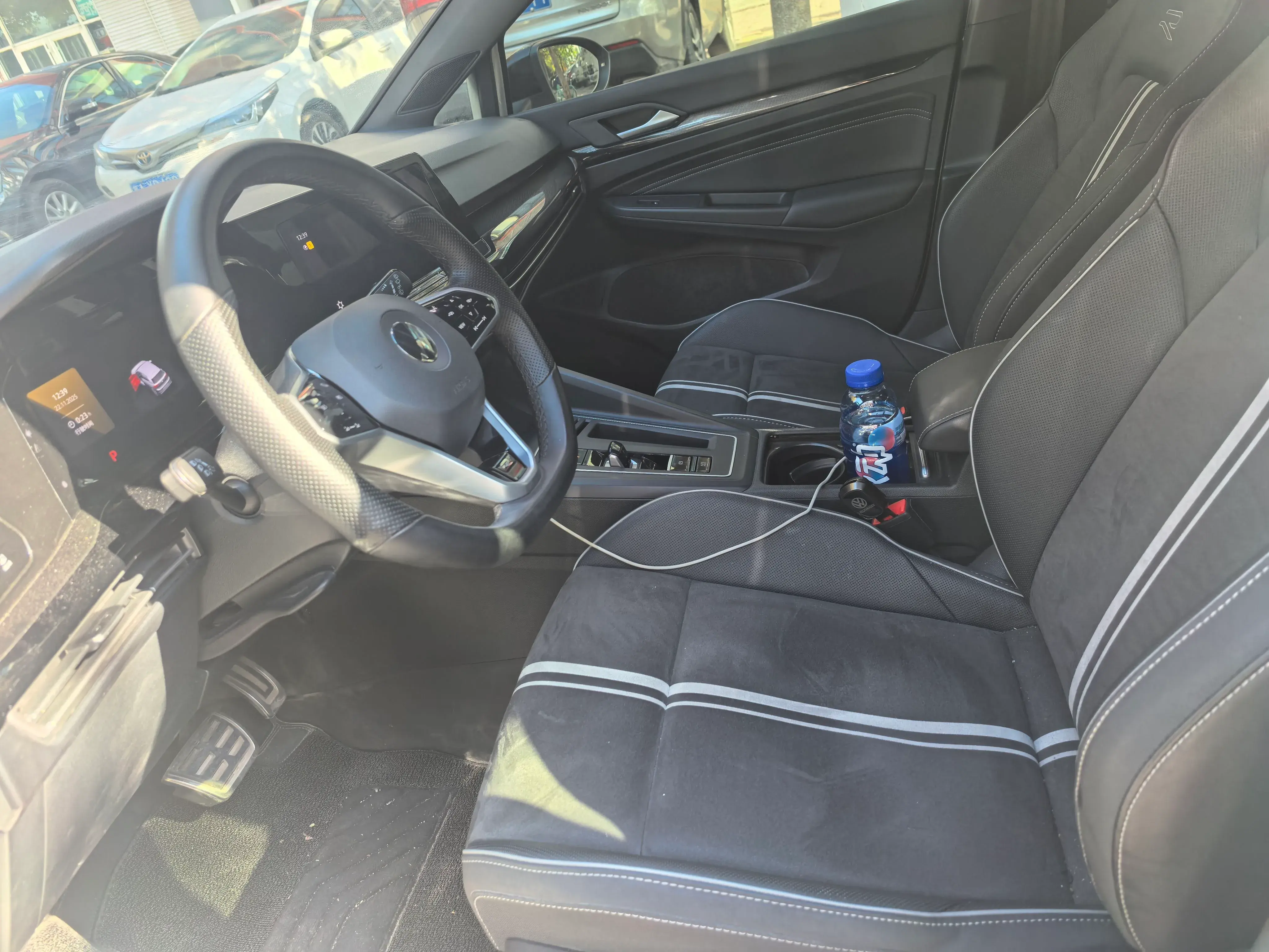 2023 VOLKSWAGEN GOLF thumbnail 3