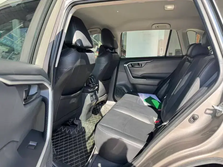 2023 TOYOTA RAV4 thumbnail 4