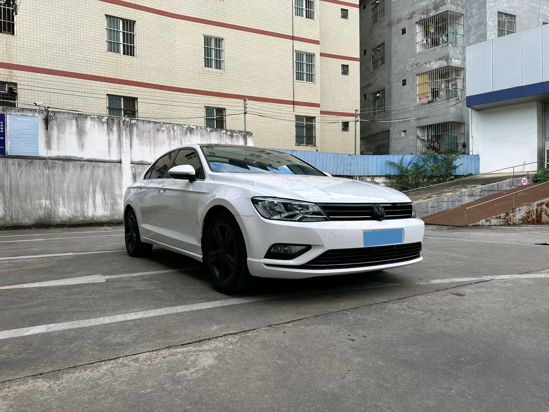 2018 VOLKSWAGEN LAMANDO thumbnail 2