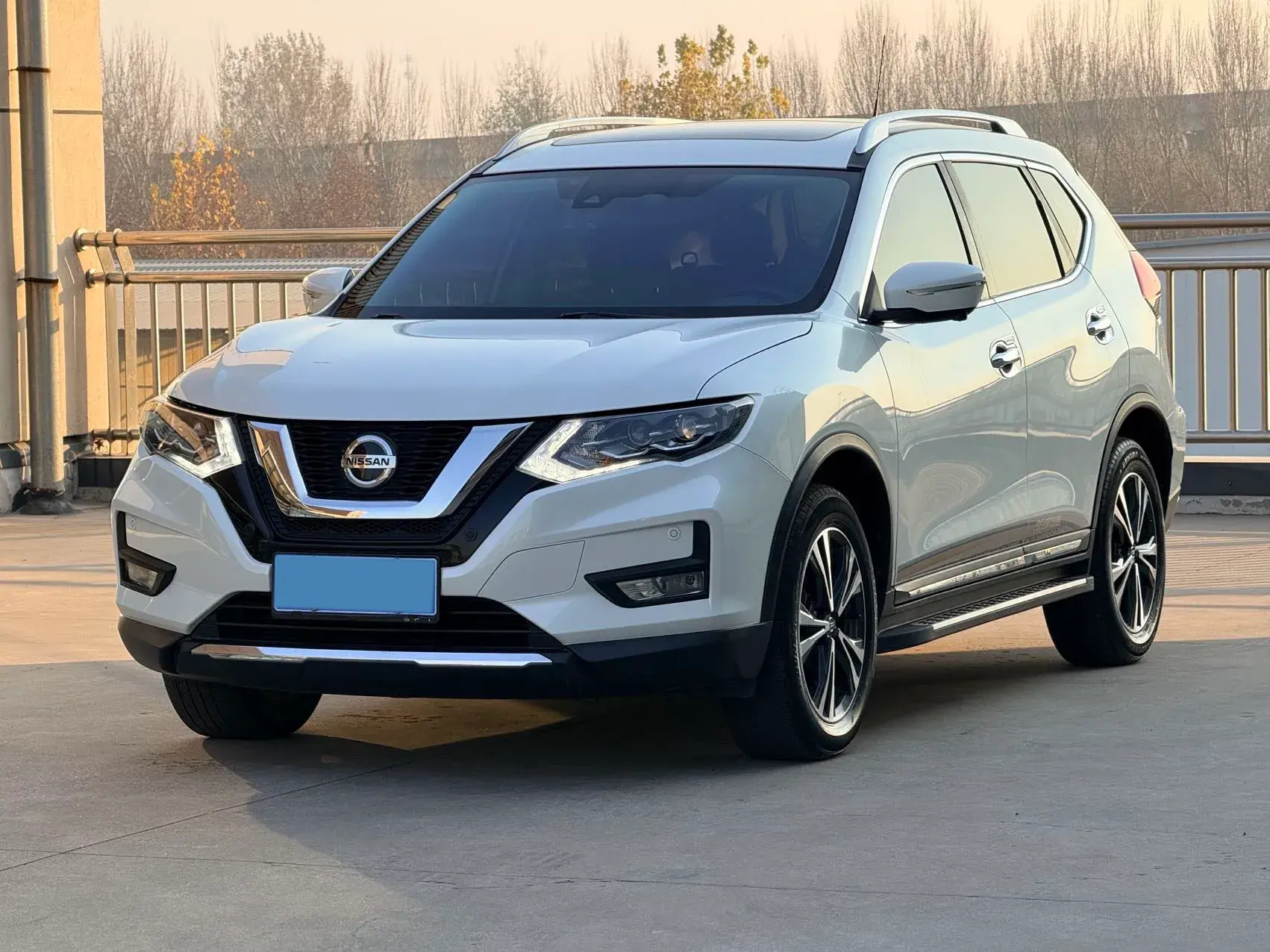 2021 NISSAN X-TRAIL view 1