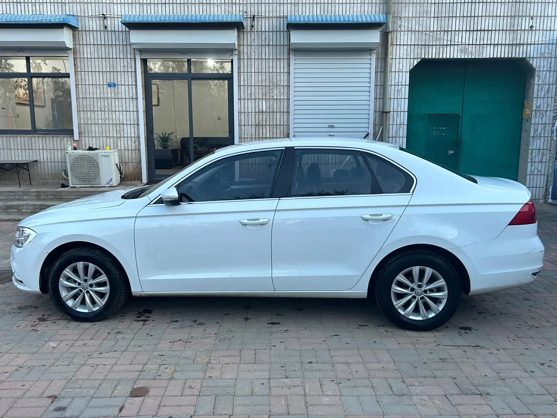 2018 VOLKSWAGEN BORA thumbnail 3