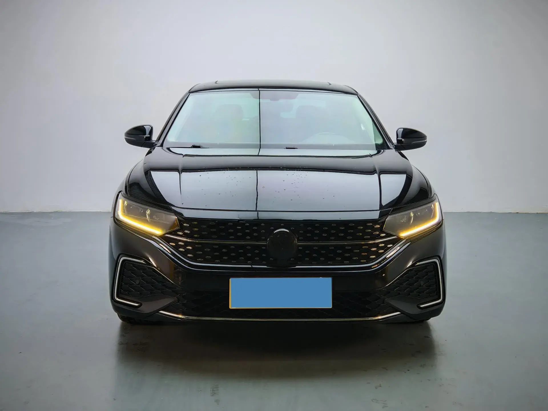 2022 VOLKSWAGEN PASSAT thumbnail 2