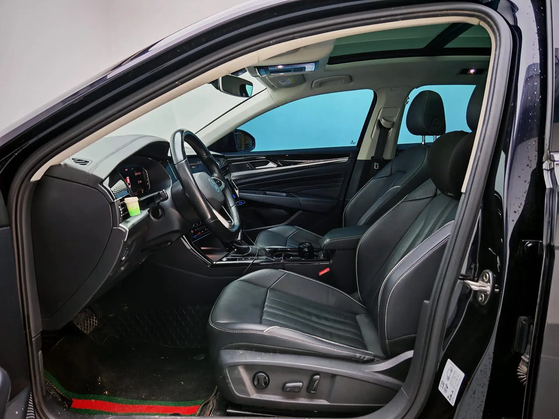 2022 VOLKSWAGEN PASSAT thumbnail 4