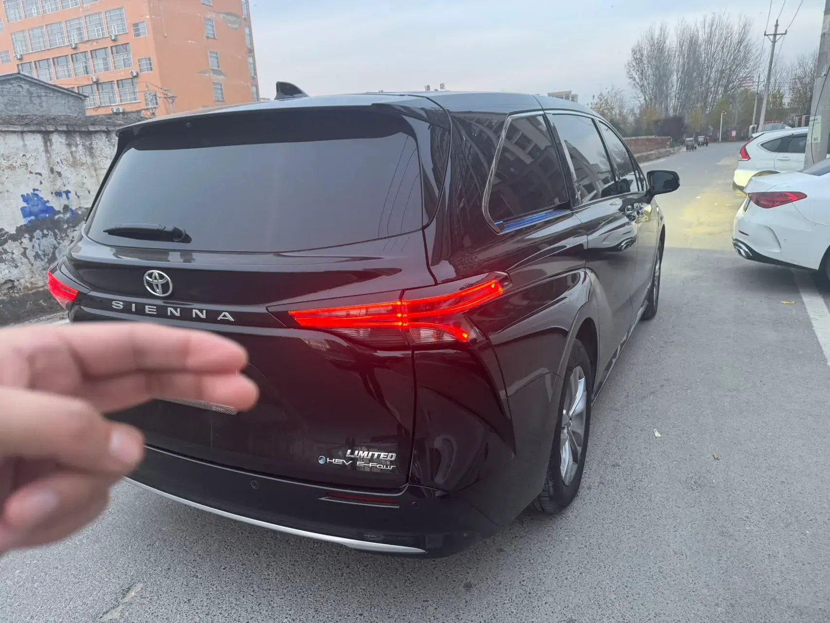 2024 TOYOTA SIENNA thumbnail 2