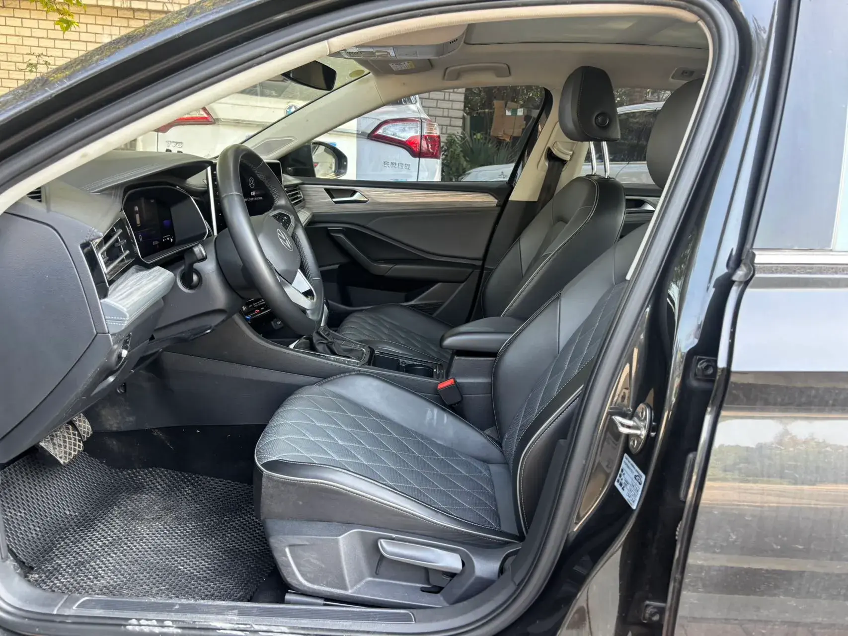 2023 VOLKSWAGEN SAGITAR thumbnail 3