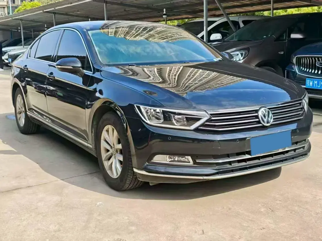 2018 VOLKSWAGEN MAGOTAN thumbnail 3