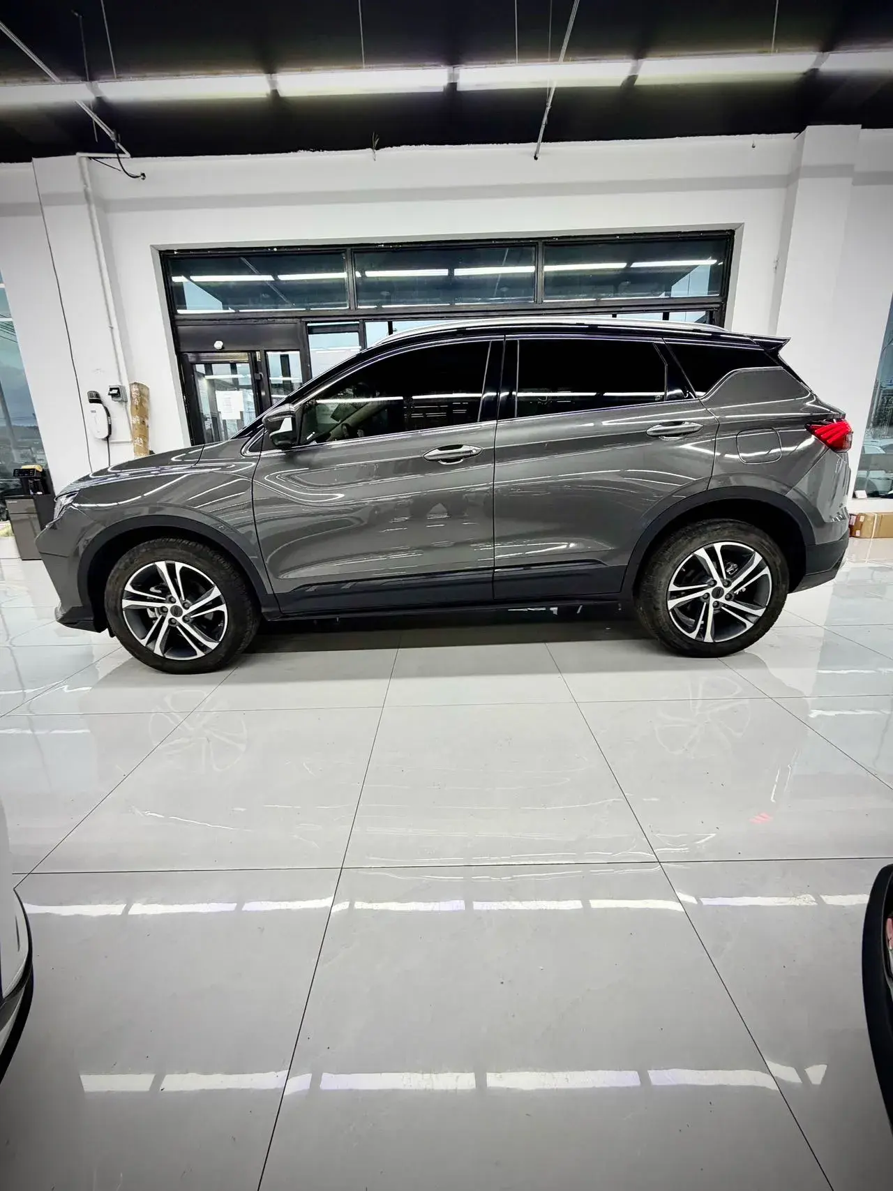 2021 GEELY COOLRAY thumbnail 3