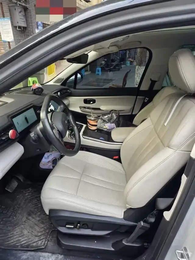 2020 NIO ES8 thumbnail 4