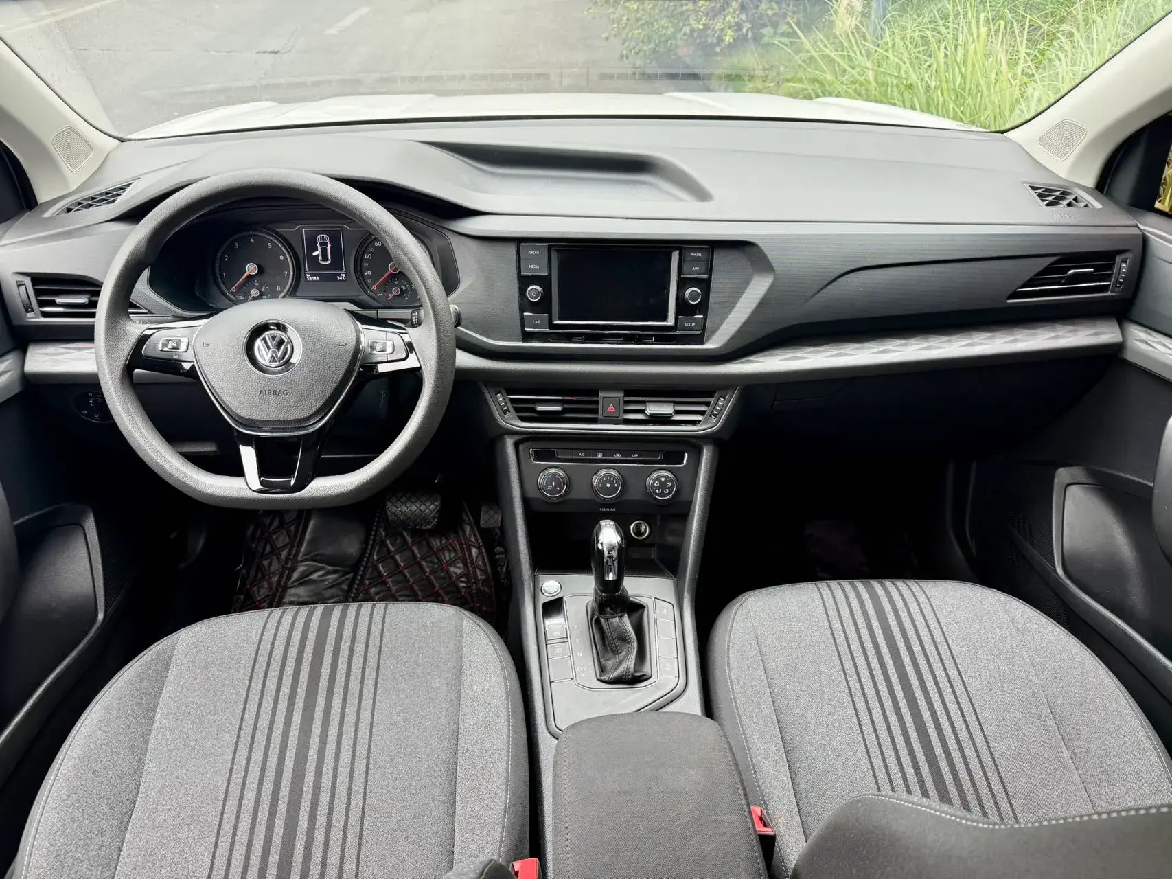 2019 VOLKSWAGEN THARU thumbnail 4